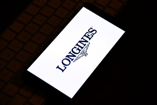 Longines - Marca su&iacute;&ccedil;a de rel&oacute;gios de luxo, fundada em 1832 em Saint-Imier, Su&iacute;&ccedil;a. Conhecida pelo seu logotipo de ampulheta alada, a marca &eacute; famosa pela sua longa tradi&ccedil;&atilde;o na cronometragem esportiva.