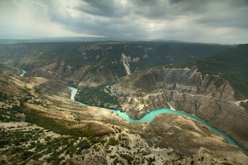 Obraz premium Mountain landscape valley panorama and elevator