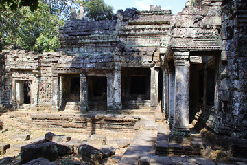 Obraz premium ancient ruined hindu and buddhist khmer temple (preah khan) in angkor in siem reap in cambodia