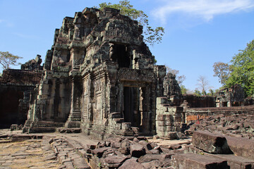 Naklejka premium ancient ruined hindu and buddhist khmer temple (preah khan) in angkor in siem reap in cambodia