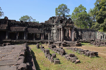 Naklejka premium ancient ruined hindu and buddhist khmer temple (preah khan) in angkor in siem reap in cambodia