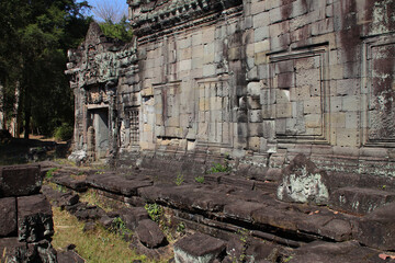 Naklejka premium ancient ruined hindu and buddhist khmer temple (preah khan) in angkor in siem reap in cambodia
