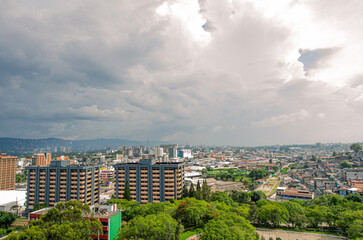 Wide view of Guatemala City seen from the cultural center, with urban buildings extending beneath a dominant and clear sky.