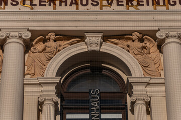 Obraz premium ALBERTINA MODERN is new art museum for world-class modern and contemporary art, its home in Kunstlerhaus on Karlsplatz—an exhibition building constructed in 1865. VIENNA, AUSTRIA. December 27, 2025.