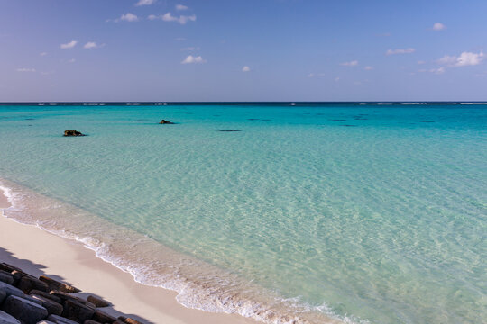 Crystal clear turquoise sea at 17END, Shimoji Island, Okinawa, Japan
沖縄・下地島17END　透き通るエメラルドグリーンの海
