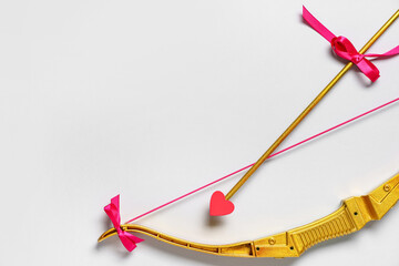 Obraz premium Beautiful golden cupid's bow on white background. Valentine's Day celebration