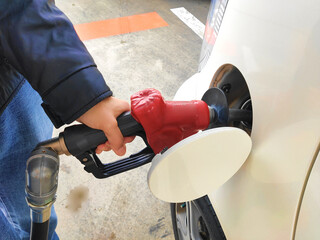 ガソリンスタンドでの給油