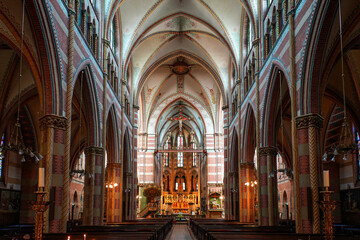 Obraz premium Nave of the neo-Gothic Sint-Jacobus de Meerdere church in The Hague (Den Haag), South Holland, The Netherlands