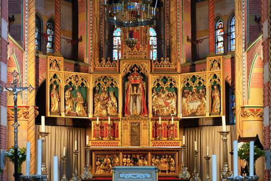 The golden neo-Gothic high altar of Sint-Jacobus de Meerdere church in The Hague (Den Haag), South Holland, The Netherlands