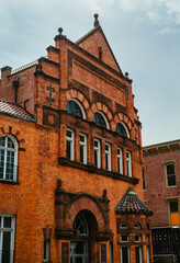 Obraz premium The exterior of a historic brick building in Cumberland, Maryland
