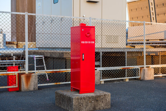 屋上駐車場に置かれた移動式粉末消火設備