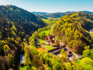 Medieval monastery Cerveny Klastor near Peak Tri Koruny or Trzy Korony in Pieniny National park in Slovakia and Poland © Zedspider