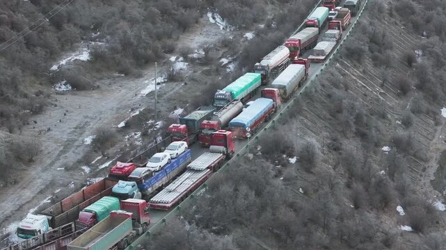 Massive traffic jam in the highlands