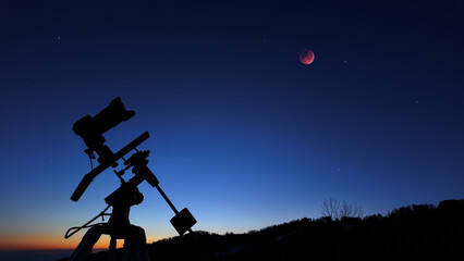 Fototapeta premium Amateur astrophotography equipment with camera, tripod star-tracker for photographing stars, planets and Moon.