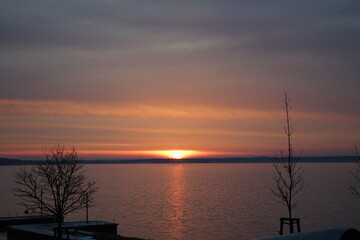 Sonnenaufgang am neuen See in der Lausitz