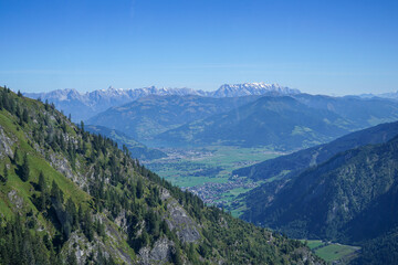 Obraz premium Panoramic Valley View from Kitzsteinhorn in the Austrian Alps