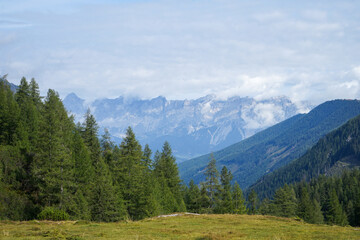 Obraz premium Panoramic Alpine Landscape While Hiking on Ursprungalm, Austria