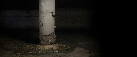 Naklejka premium Harm to concrete column due to water in the basement