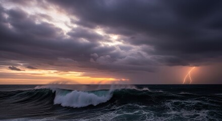 Obraz premium Dark clouds and lightning over ocean waves at sunset in a coastal location