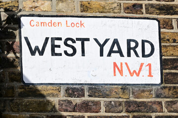 Naklejka premium 'West Yard' sign, Camden Lock, London
