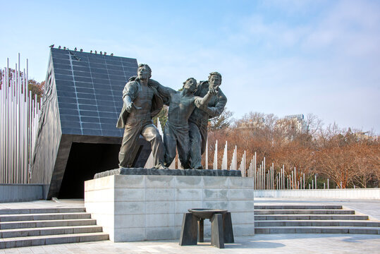 2026. 1. 29. 광주광역시 서구에서 촬영, 5.18현황조각(제기, 인물상, 관부조) 5.18기념공원에 위치