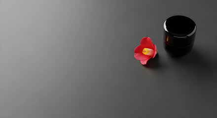 茶道具の棗と花びらのシックな和風背景。消炭色の背景に右上の格式高い装飾。高級旅館やブランド向けのデザイン余白。