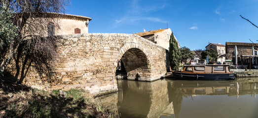Panorama du Somail avec son Pont du  XVII ème siècle  © William Carlier