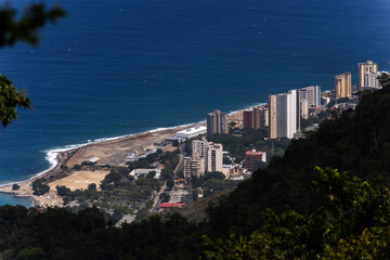 Obraz premium Macuto Coastal City and Caribbean Sea from Waraira Repano National Park, La Guaira, Venezuela