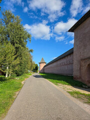 Medieval fortress wall along quiet street in Suzdal © Katyam1983