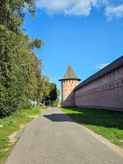 Medieval fortress wall along quiet street in Suzdal © Katyam1983