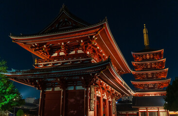 A glimpse at Sensō-ji, central Tokyo (Honshu, Japan)
