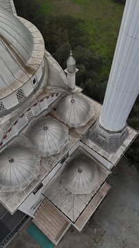 Exterior view of a mosque featuring traditional Islamic architecture, with elegant design elements and a peaceful atmosphere. The video highlights the beauty of the mosque fa&ccedil;ade, reflecting faith, sp