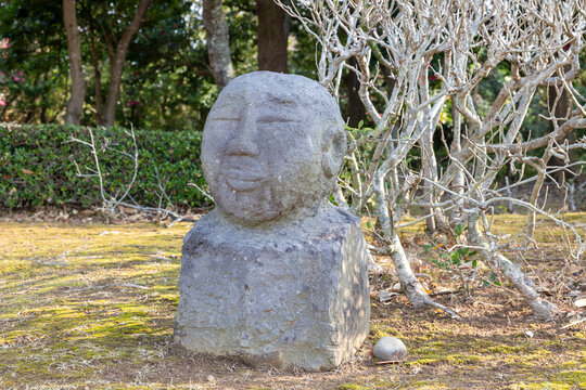 水俣病慰霊の石像（熊本県水俣市月浦）