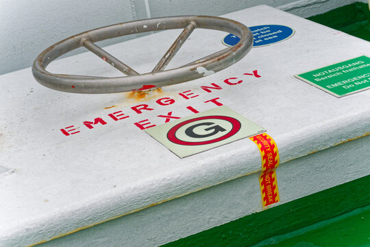 Emergency exit hatch with sealed tape and round wheel handle