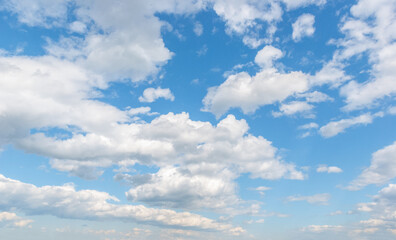 Obraz premium Beautiful sky, white fluffy clouds, multi-layered and varied, sun and blue sky. Majestic view in summer.