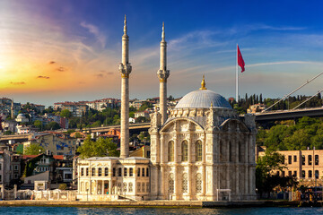 Naklejka premium Ortakoy Mosque in Istanbul, Turkey