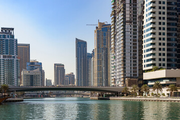 Obraz premium Modern skyscrapers and a road bridge crossing the Dubai Marina canal