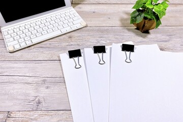 ビジネス　書類作成　白紙のコピー用紙