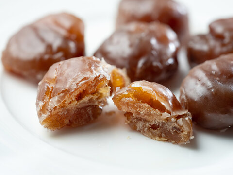 marron glace, A dessert made by pickling chestnuts in sugar