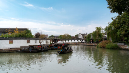 Fototapeta premium Traditional Chinese Water Town with Boats and Architecture