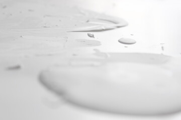 白い絵の具 パレットの上 液体 乾燥