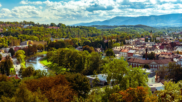 A view from the observation tower in Cieszyn reveals the beauty of the borderland, a peaceful city panorama and picturesque Silesian landscapes. A perfect spot to pause and admire nature from above.