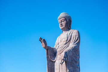 牛久大仏のバストアップ像と青空