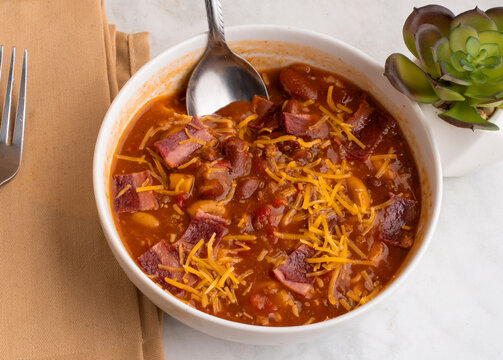 chili macaronii with  chees and  turkey bacon