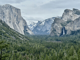 Obraz premium Full tunnel view of Yosemite Nation Park