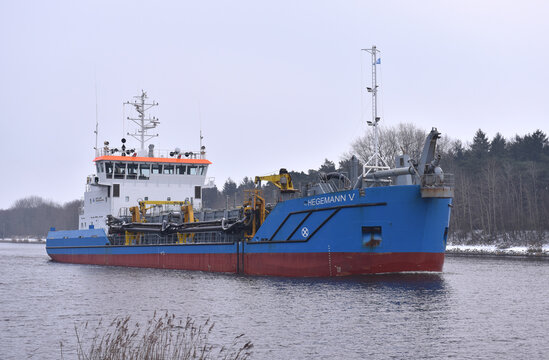LADERAUMSAUGBAGGER HEGEMANN V im Nord-Ostsee-Kanal