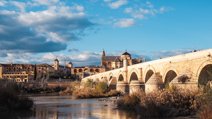 Obraz premium Ancient Roman Bridge in Cordoba