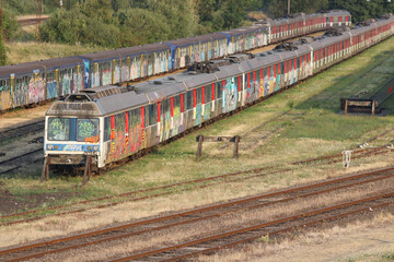 trains &agrave; l'abandon dans un cimeti&egrave;re de trains &agrave; Vesoul