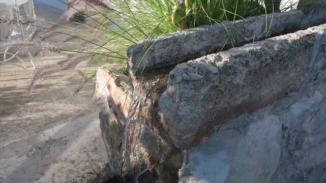 fontata con un piccolo ruscello in una masseria 