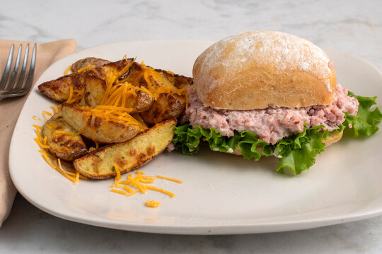  ham sandwich  with potato wedges,